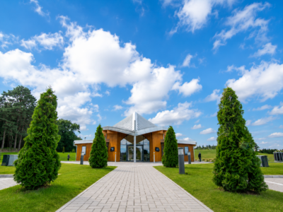 Balderroch tree lined entrance